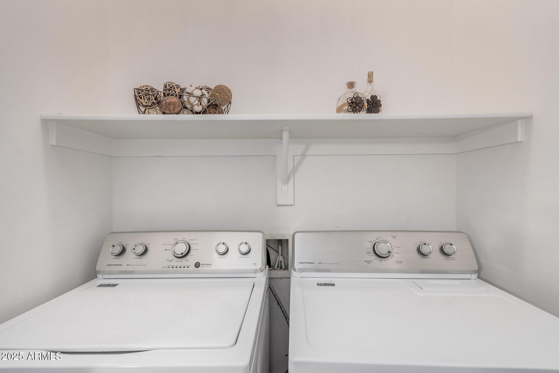 1350 South Greenfield Road, Unit 1046 Mesa, AZ 85206 - Photo 24 of 35 a utility room with dryer and washer