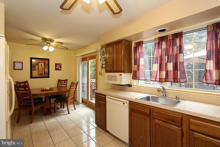 2207 Wimbledon Circle Silver Spring, MD 20906 - Photo 17 of 30 Kitchen