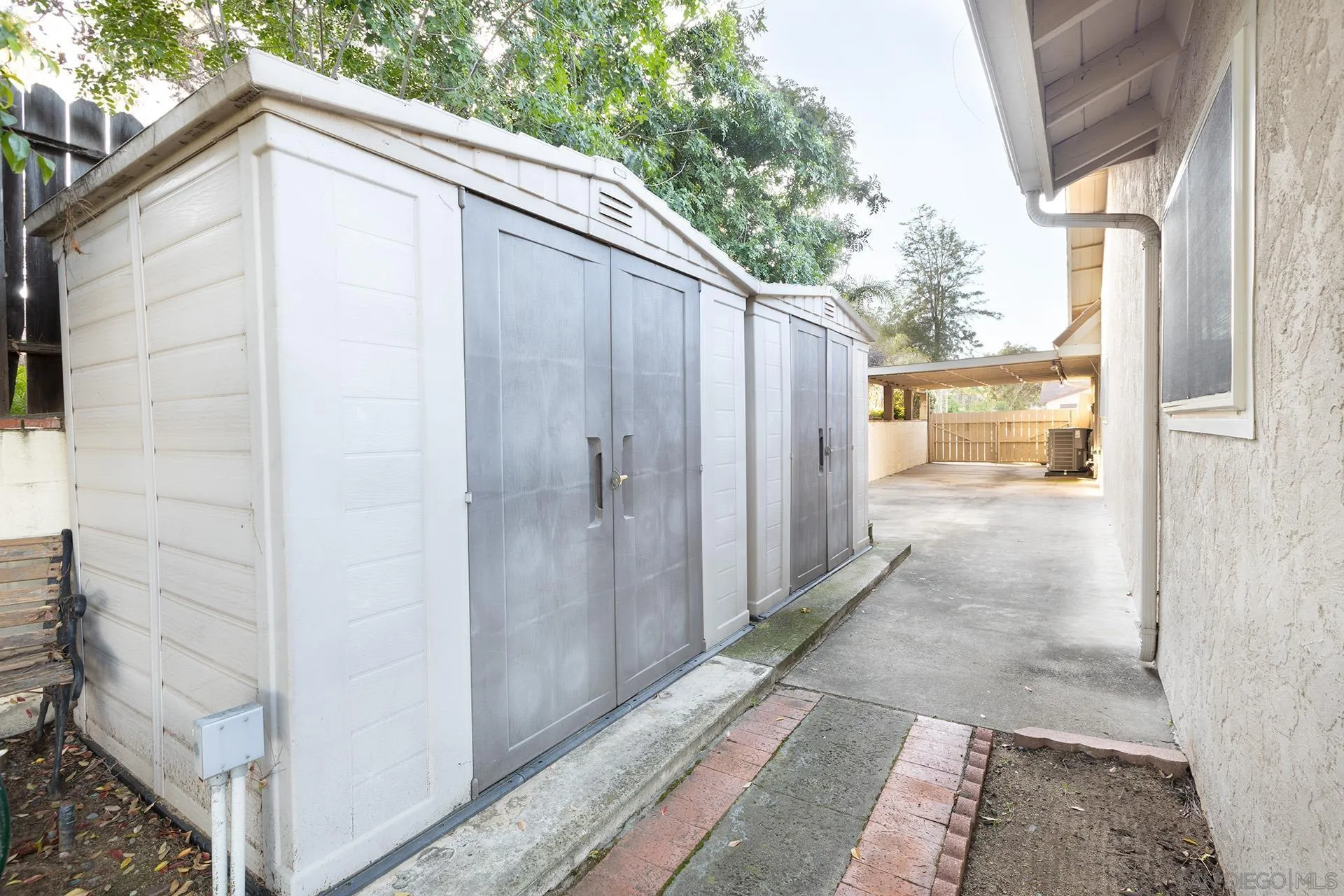 12455 Ridgeton Drive Lakeside, CA 92040 - Photo 22 of 31 a backyard of a house with seating space