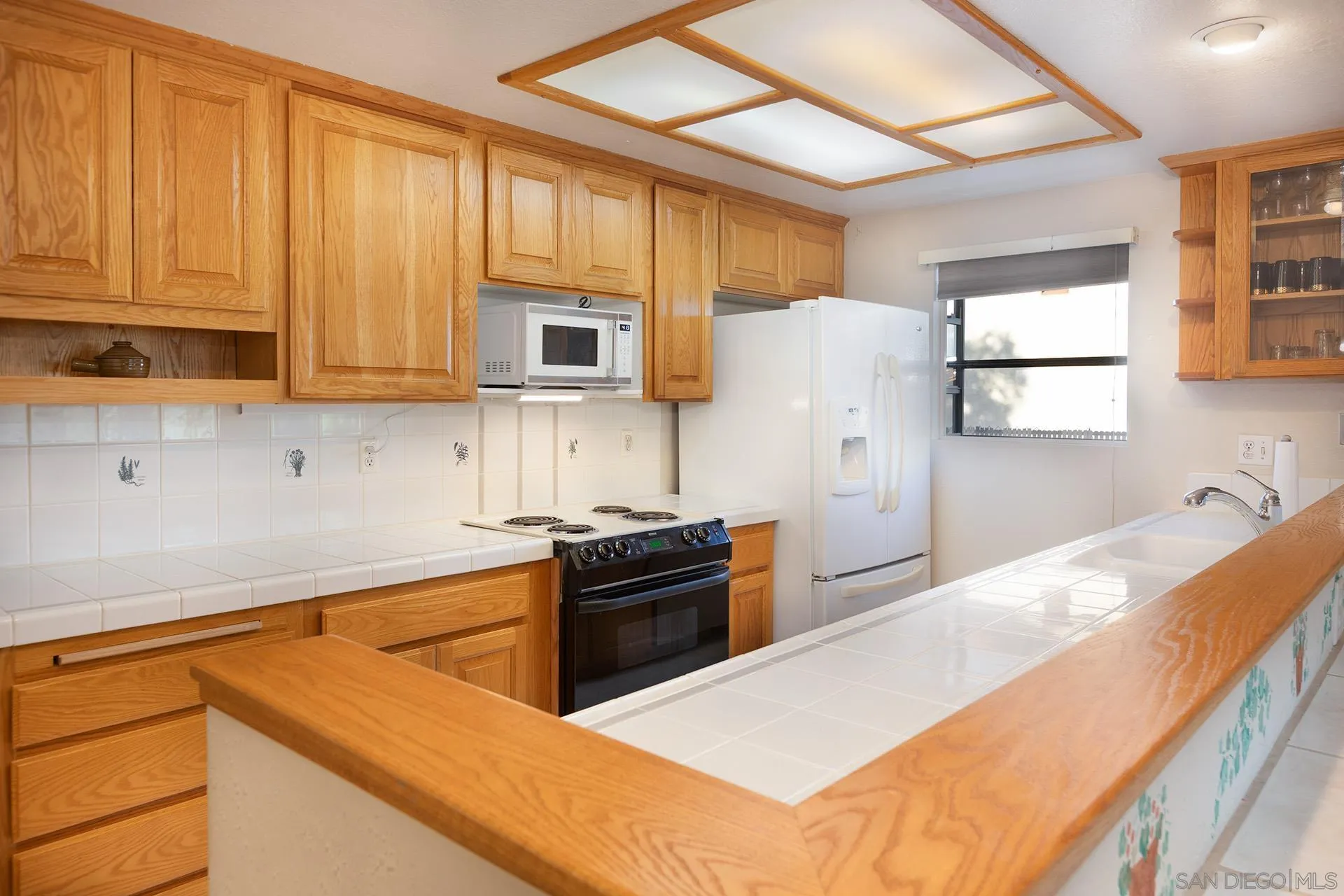 12455 Ridgeton Drive Lakeside, CA 92040 - Photo 8 of 31 a kitchen with granite countertop a refrigerator stove and sink