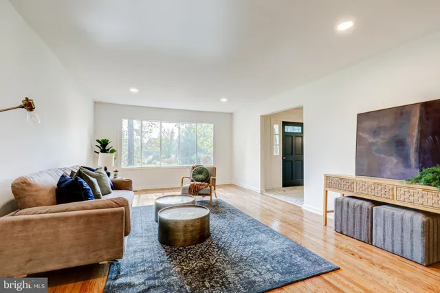 $849,900 | 4928 Edgewood Road, Doylestown, PA 18902