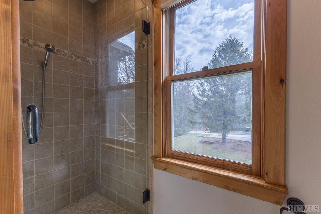 142 Eagle Ridge Road, Unit 2306 Sapphire, NC 28774 - Photo 18 of 42 Gallery Image 18