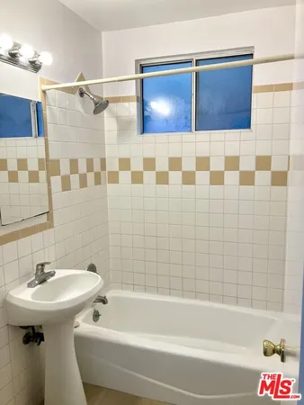 $3,750 | 1856 9th Street, Unit A, Santa Monica, CA 90404