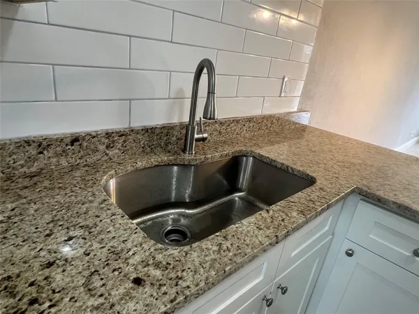 a close up view of washer and dryer
