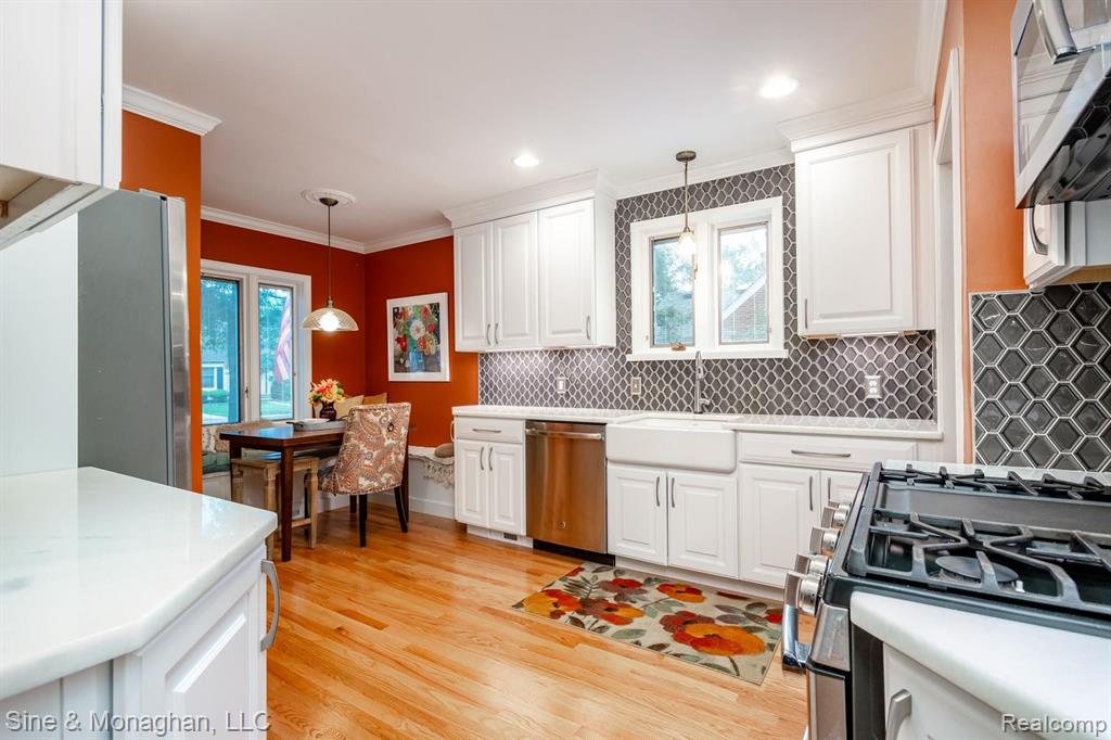 1015 Hawthorne Road Grosse Pointe Woods, MI 48236 - Photo 8 of 40