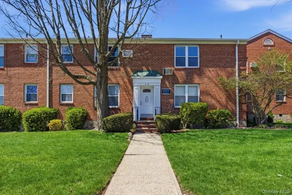 $285,000 | 36-10 Utopia Parkway, Unit E4 | Murray Hill - Flushing
