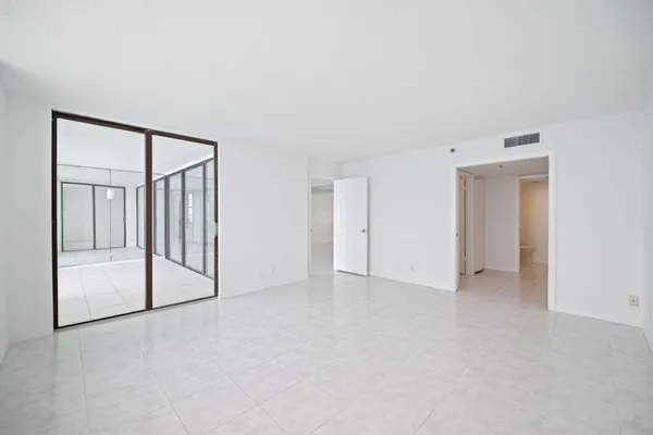 $749,000 | 840 Ocean Drive, Unit 1005, Juno Beach, FL 33408