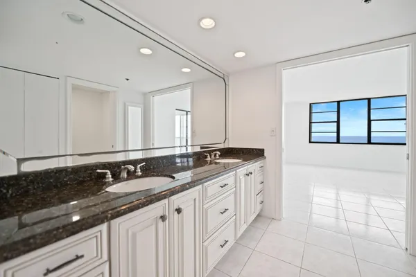 $749,000 | 840 Ocean Drive, Unit 1005, Juno Beach, FL 33408