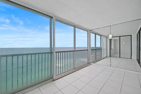 $749,000 | 840 Ocean Drive, Unit 1005, Juno Beach, FL 33408