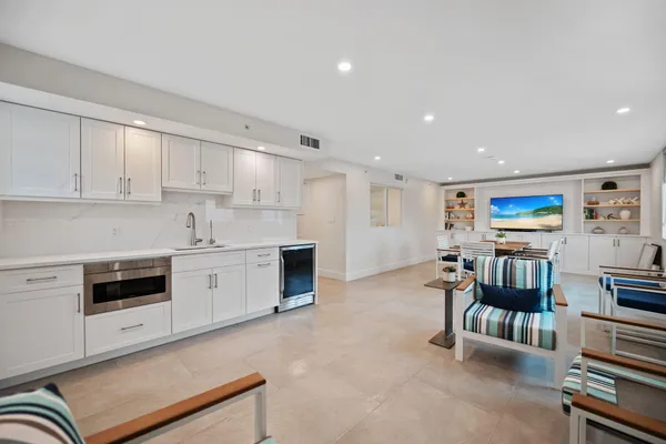 $749,000 | 840 Ocean Drive, Unit 1005, Juno Beach, FL 33408