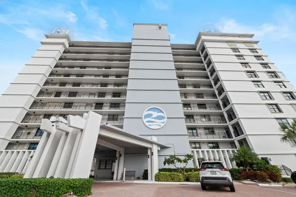 $749,000 | 840 Ocean Drive, Unit 1005, Juno Beach, FL 33408