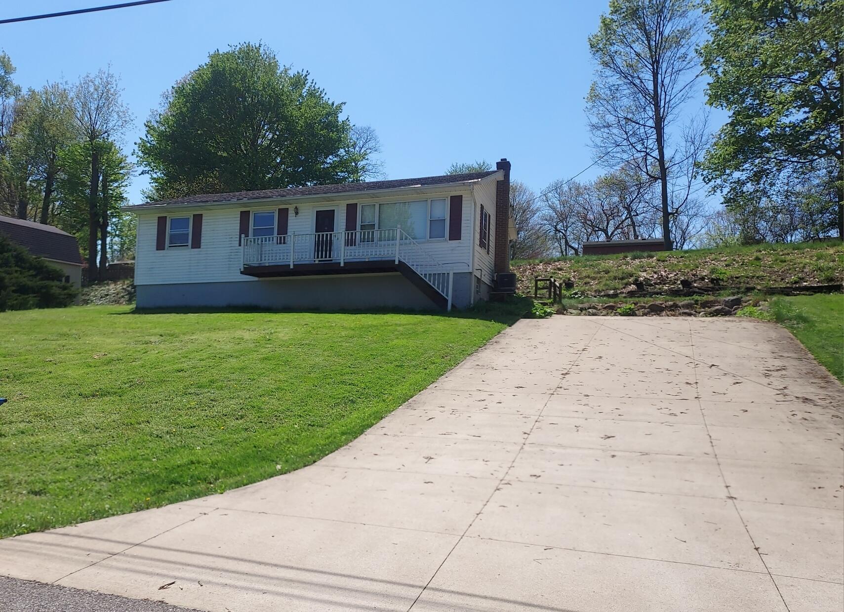 1990 Connect Road Barberton, OH 44203 - Photo 3 of 30 Gallery Image 3