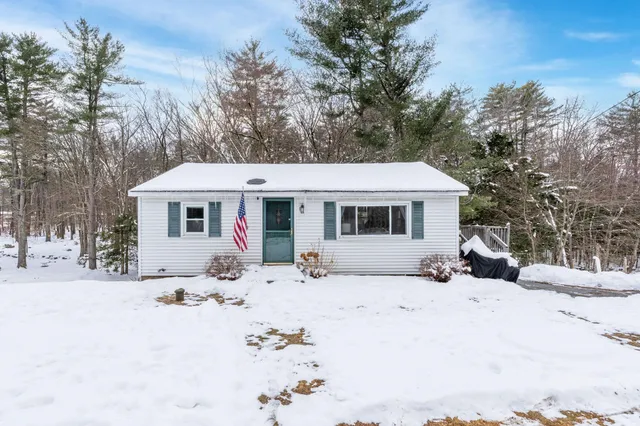 $400,000 | 378 Chester Road, Auburn, NH 03032