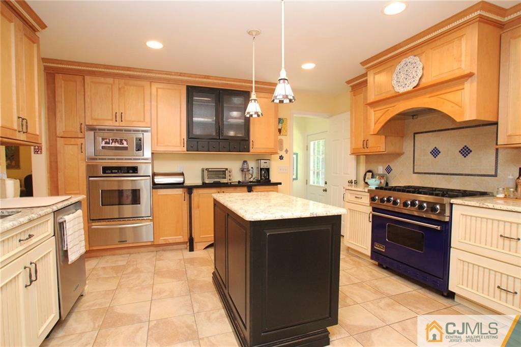 10 Olden Road Edison, NJ 08817 - Photo 8 of 22 Gallery Image 8