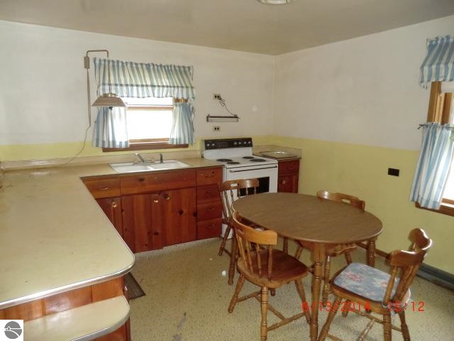 1679 North Keystone Road Traverse City, MI 49696 - Photo 6 of 21 1786092-5.JPG