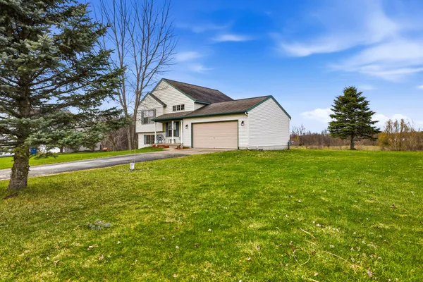 $347,900 | 2171 Avalon View Drive, Cedar Springs, MI 49319