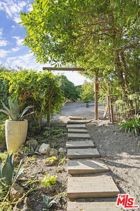 6363 Zumirez Drive Malibu, CA 90265 - Photo 29 of 34 a view of a backyard