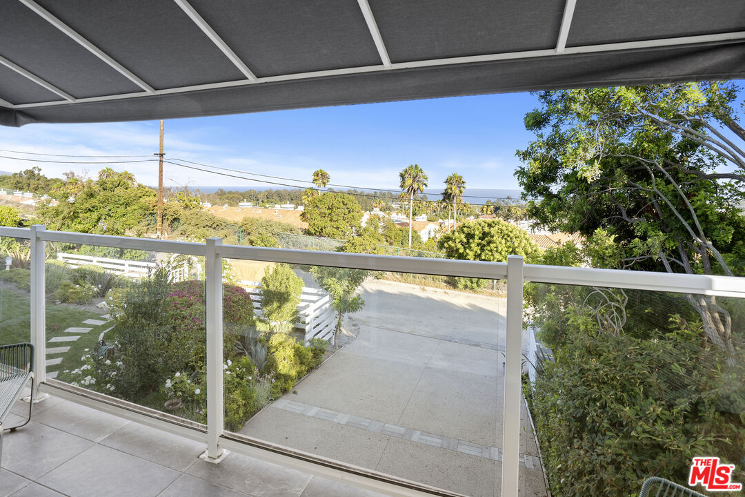 6363 Zumirez Drive Malibu, CA 90265 - Photo 3 of 34