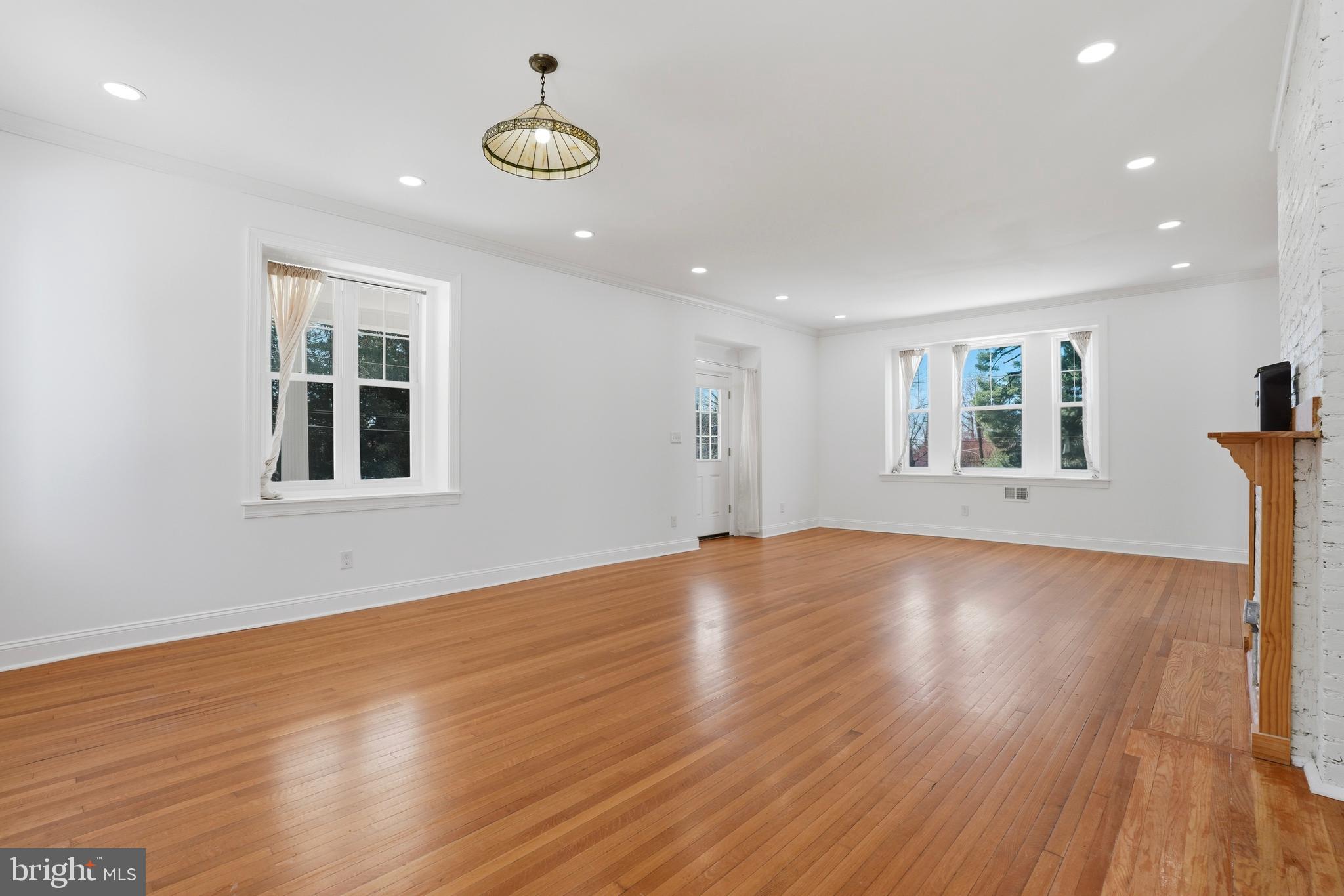 29 Pelham Road Philadelphia, PA 19119 - Photo 9 of 50
