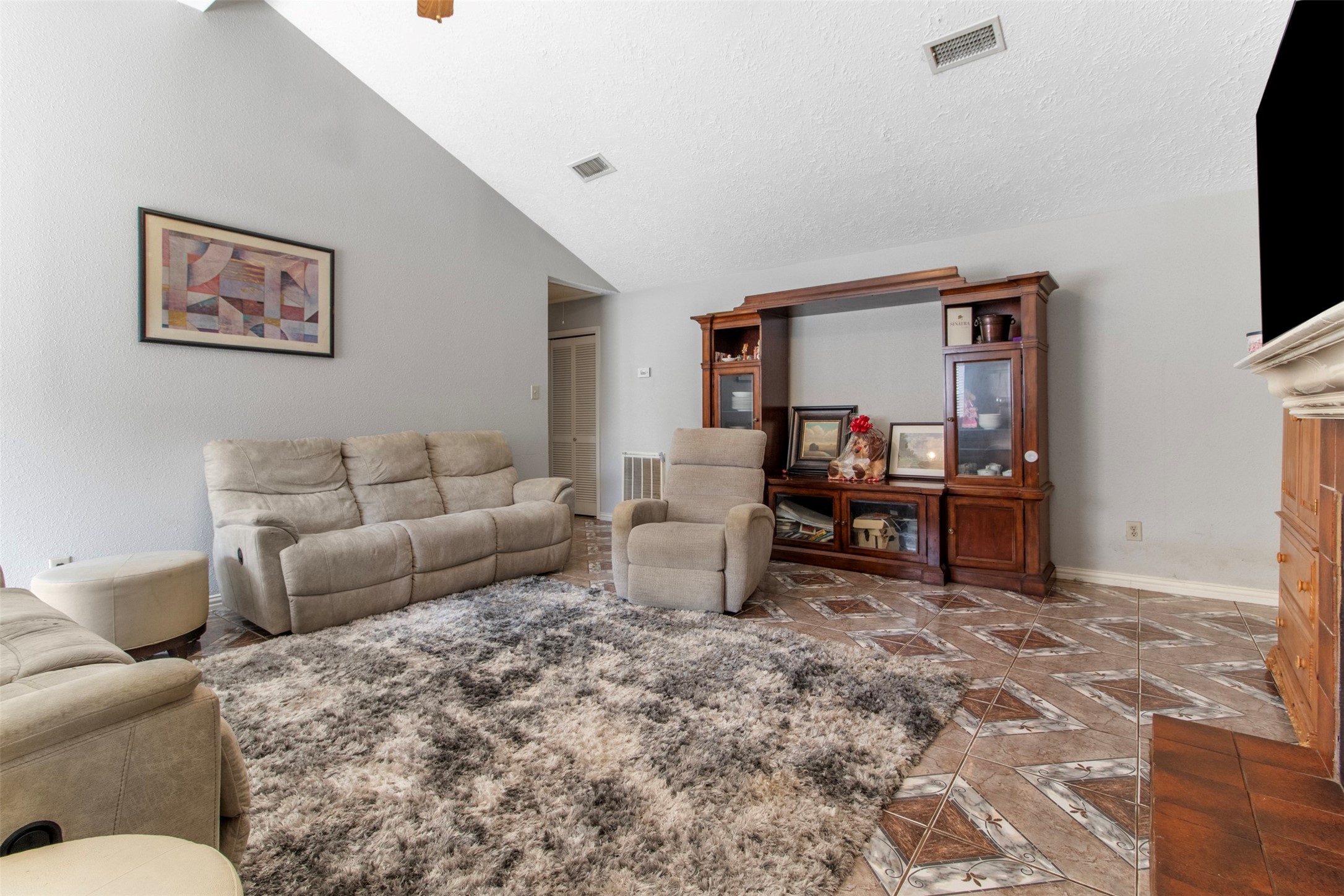 12147 Swords Creek Road Houston, TX 77067 - Photo 3 of 25