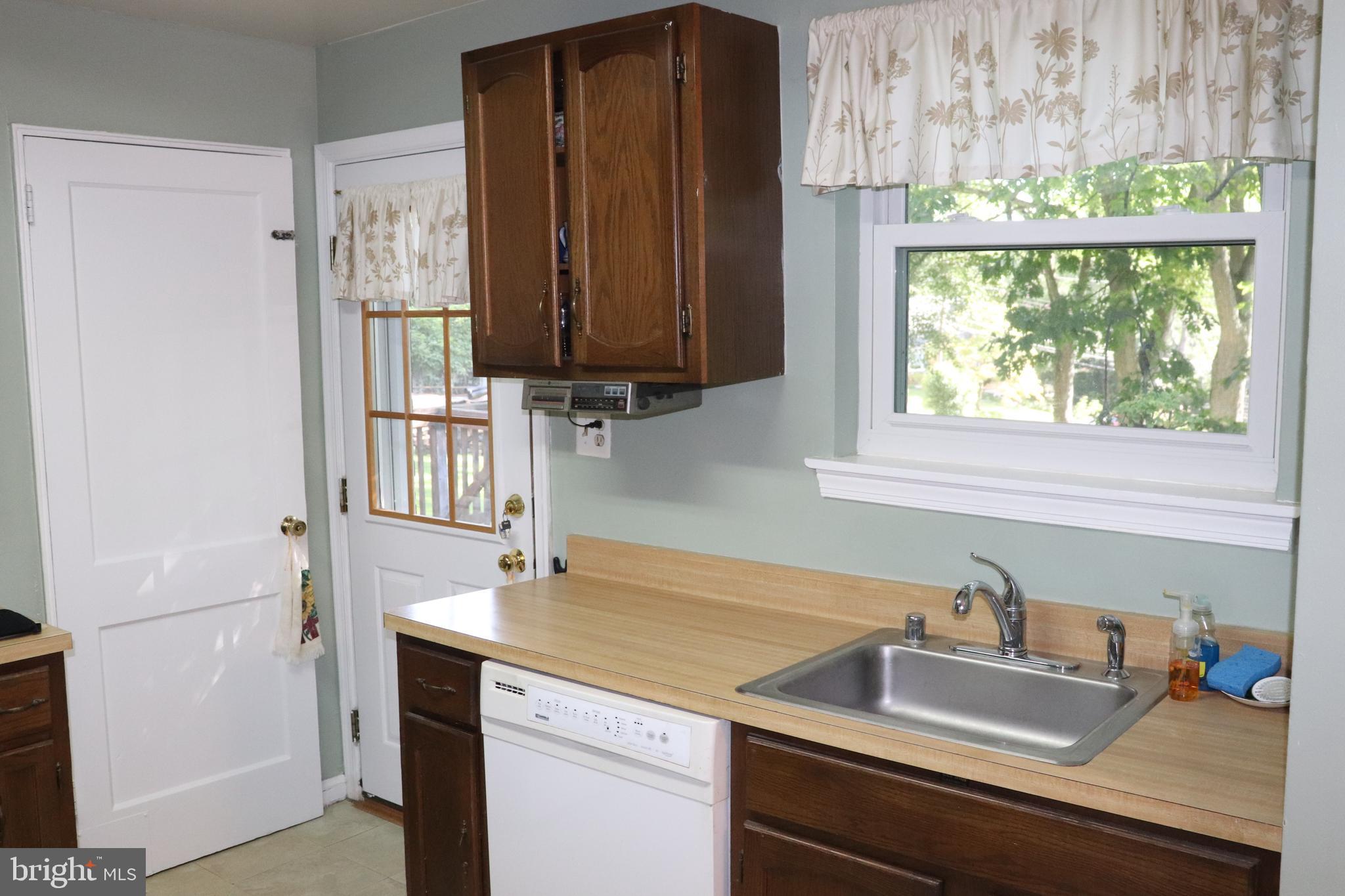 3809 Ridge Road Annandale, VA 22003 - Photo 6 of 40 Gallery Image 6