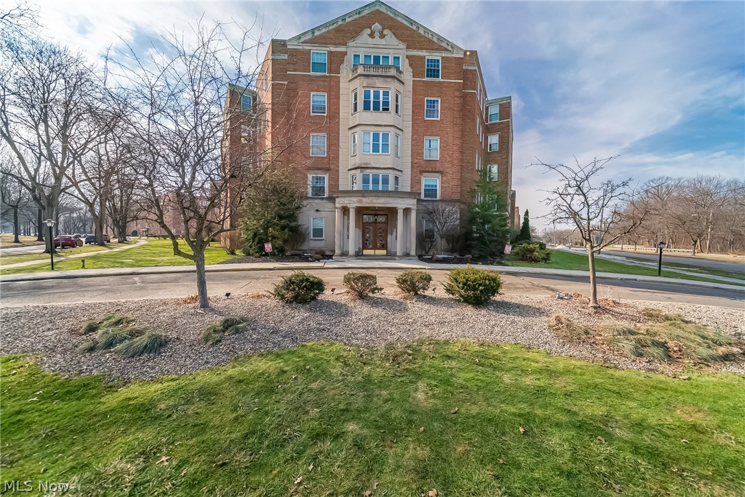 13800 Fairhill Road, Unit 306 Cleveland, OH 44120 - Photo 2 of 48 View of Condo