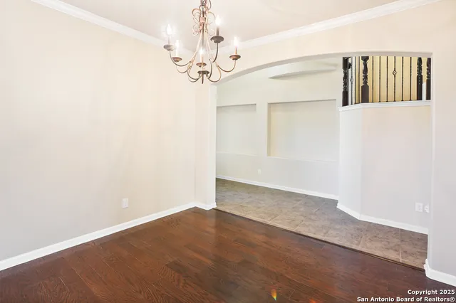 en empty room with wooden floor