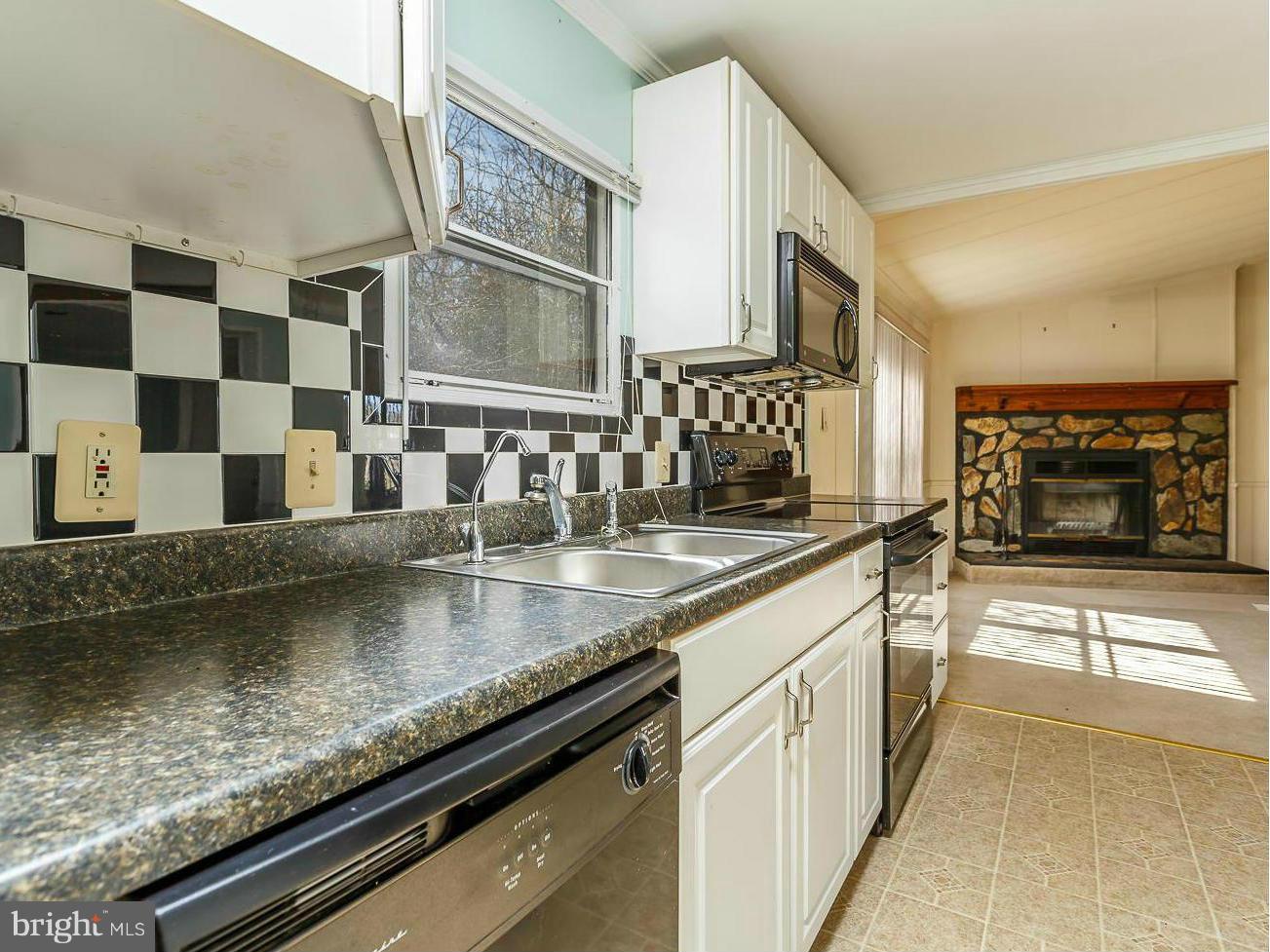 2228 Partlow Road Beaverdam, VA 23015 - Photo 1 of 30 Kitchen