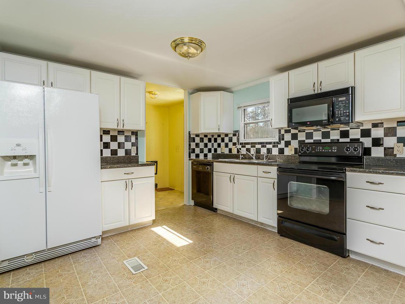 2228 Partlow Road Beaverdam, VA 23015 - Photo 17 of 30 Kitchen