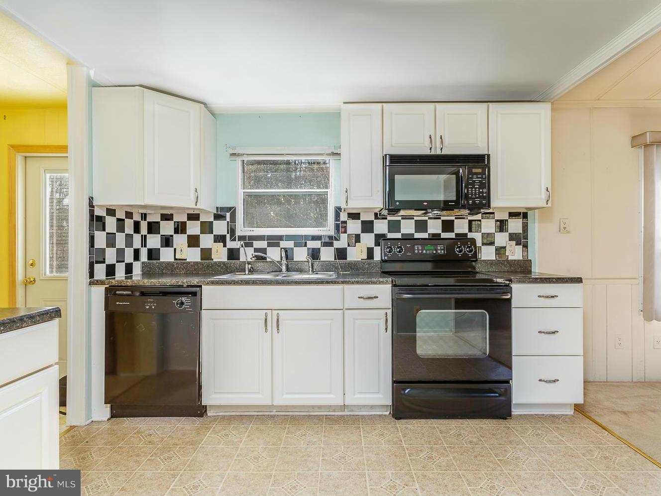 2228 Partlow Road Beaverdam, VA 23015 - Photo 3 of 30 Kitchen