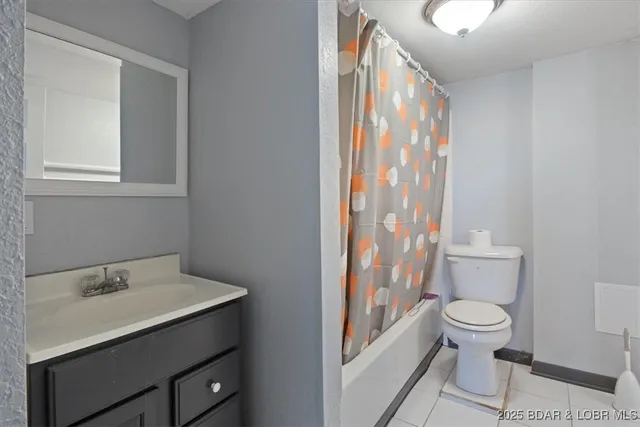 $325,000 | 250 De Young Drive, Climax Springs, MO 65324