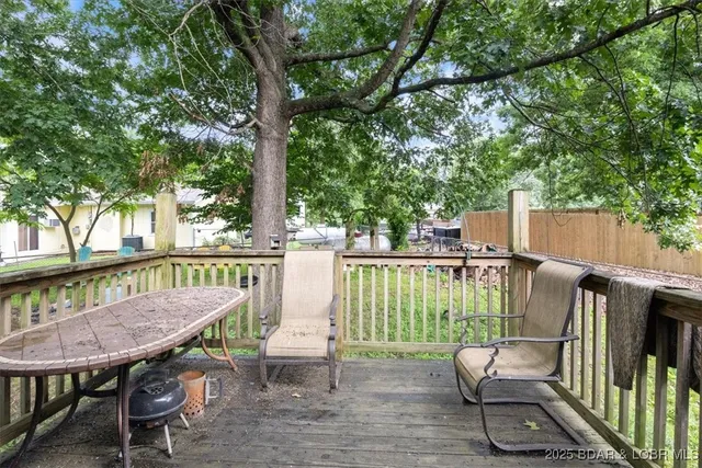 $325,000 | 250 De Young Drive, Climax Springs, MO 65324