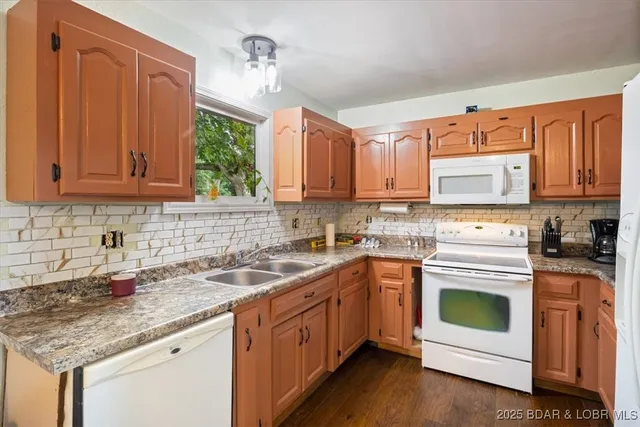 $325,000 | 250 De Young Drive, Climax Springs, MO 65324