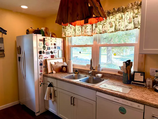 $840,000 | 2024 White Creek Drive, Rochester, IN 46975