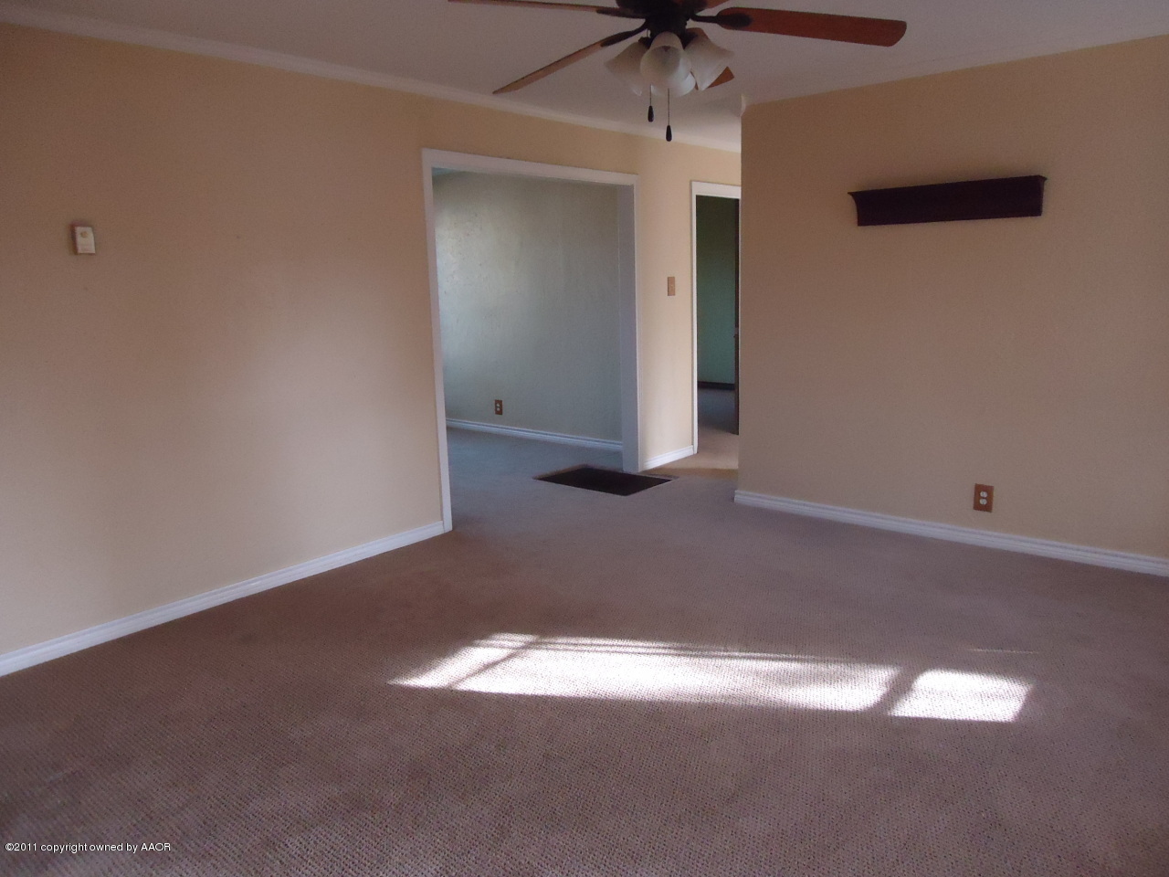 4011 South Lipscomb Street Amarillo, TX 79110 - Photo 3 of 18 Living Room 2