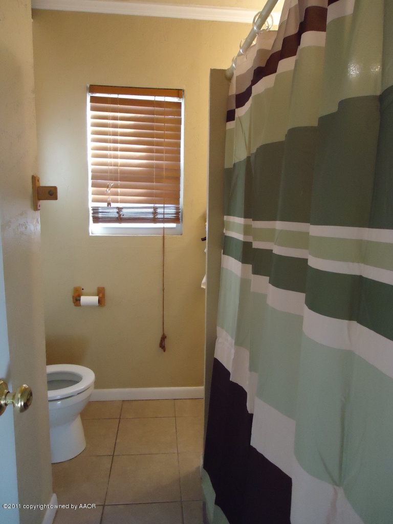 4011 South Lipscomb Street Amarillo, TX 79110 - Photo 7 of 18 Bathroom 1