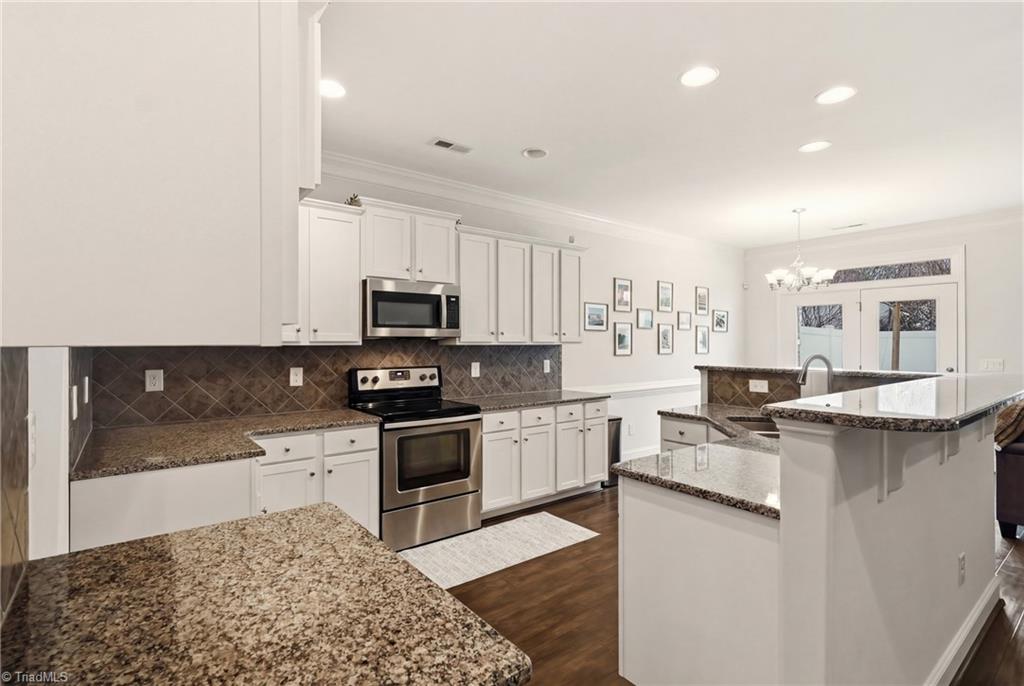 3518 Pebblestone Lane High Point, NC 27265 - Photo 11 of 50 Kitchen