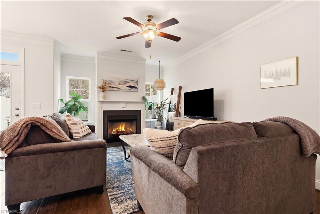 3518 Pebblestone Lane High Point, NC 27265 - Photo 7 of 50 Living room