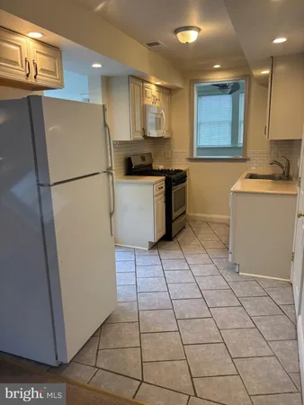$1,800 | 221 Summit Avenue, Conshohocken, PA 19428