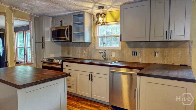 $220,000 | 108 Olney Station Drive, Ellabell, GA 31308