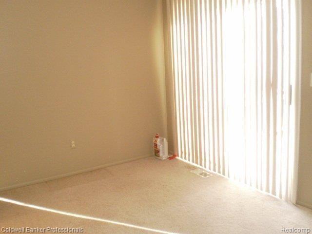 101 Stratford Lane, Unit 85 Rochester, MI 48309 - Photo 6 of 25 Dining Room