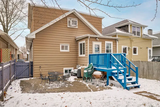 $415,000 | 906 North Humphrey Avenue, Oak Park, IL 60302