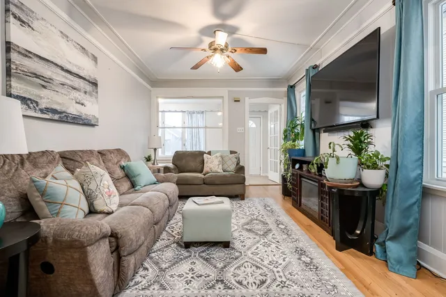 $415,000 | 906 North Humphrey Avenue, Oak Park, IL 60302