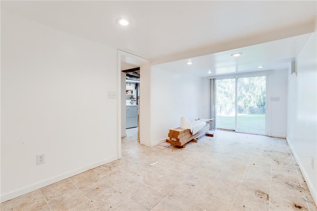 133 Hamburg Street Pittsburgh, PA 15220 - Photo 36 of 41 an empty room with window and a couch