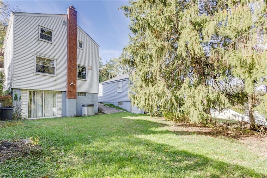 133 Hamburg Street Pittsburgh, PA 15220 - Photo 41 of 41 a view of a back yard of the house