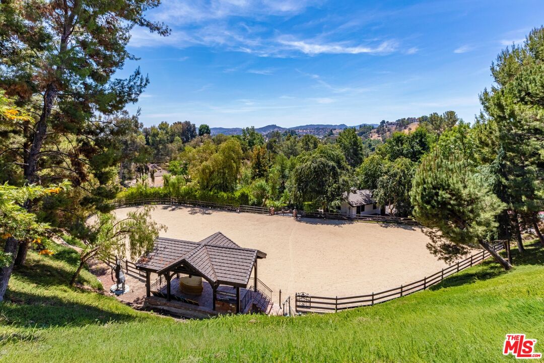 5841 Round Meadow Road Hidden Hills, CA 91302 - Photo 28 of 33