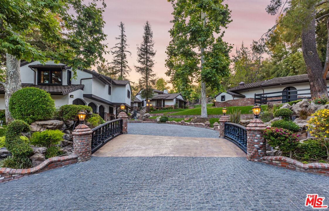 5841 Round Meadow Road Hidden Hills, CA 91302 - Photo 29 of 33 a view of a garden with patio