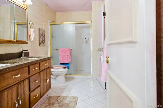 $649,000 | 384 Singingwood Drive, Holbrook, NY 11741