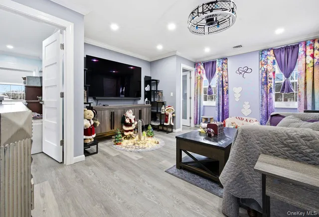 $649,000 | 384 Singingwood Drive, Holbrook, NY 11741