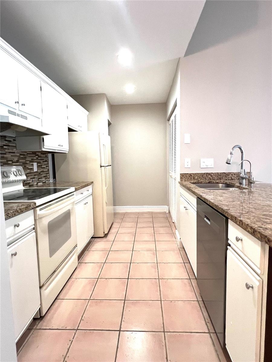 1077 Goldenrod Road, Unit 1077 Wellington, FL 33414 - Photo 11 of 19